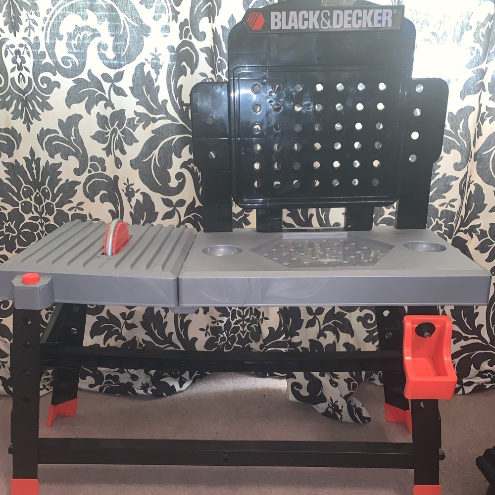 ORG & BLK BLACK & DECKER TOOL TABLE CHILD PLAY SET